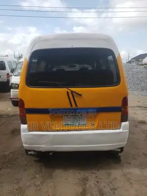 Suzuki Every 2000 Yellow