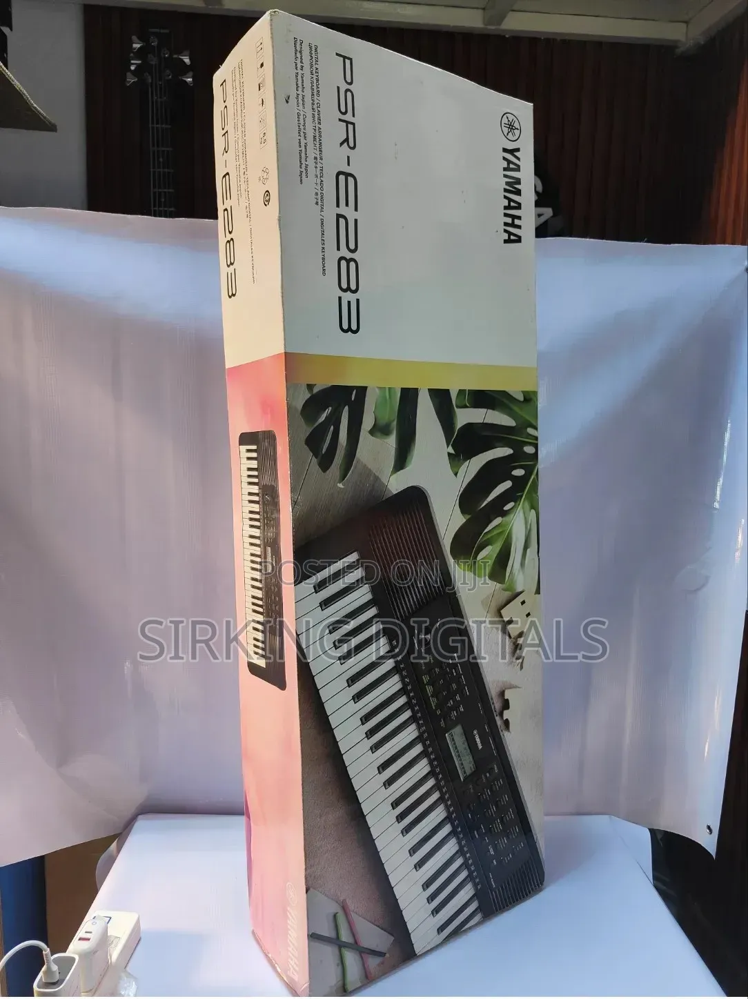 PSR-E283 Original Yamaha Keyboard With Original Adaptor