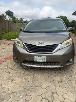 Toyota Sienna 2011 Brown