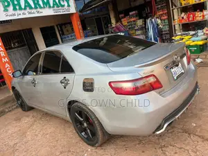 Toyota Camry XLE 4dr Sedan (2.5L 4cyl 6AM) 2010 Gold
