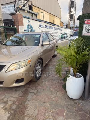 Toyota Camry LE 4dr Sedan (2.5L 4cyl 6AM) 2010 Gold