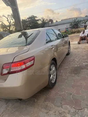 Toyota Camry LE 4dr Sedan (2.5L 4cyl 6AM) 2010 Gold
