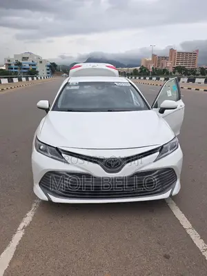 Toyota Camry 2018 White