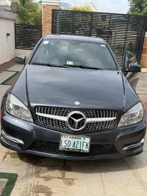 Mercedes-Benz C300 Sport 4Matic Sedan AWD (3.0L 6cyl 7A) 2010 Gray