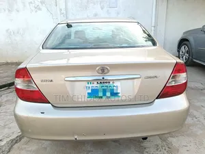 Toyota Camry 2004 Gold