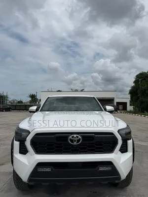 Toyota Tacoma 2024 White