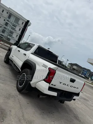 Toyota Tacoma 2024 White