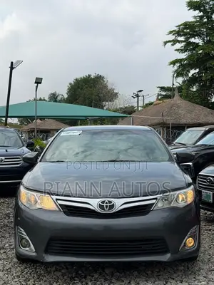 Toyota Camry LE 4dr Sedan (2.5L 4cyl 6A) 2012 Gray