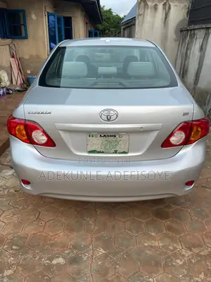 Toyota Corolla LE 4dr Sedan (1.8L 4cyl 4A) 2010 Silver