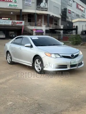 Toyota Camry SE 4dr Sedan (2.5L 4cyl 6A) 2012 Silver