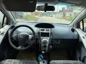 Toyota Yaris 2010 Silver