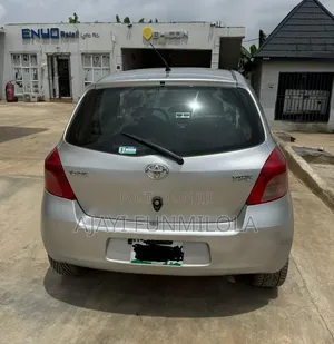 Toyota Yaris 2010 Silver