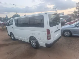 Toyota HiAce 2013 White