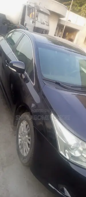Toyota Avensis 2010 Black