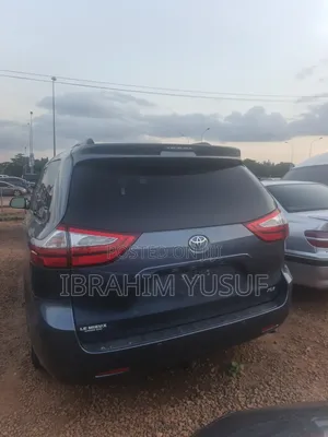 Toyota Sienna 2016 Blue