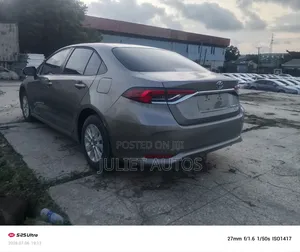 Toyota Corolla 2024 Gold