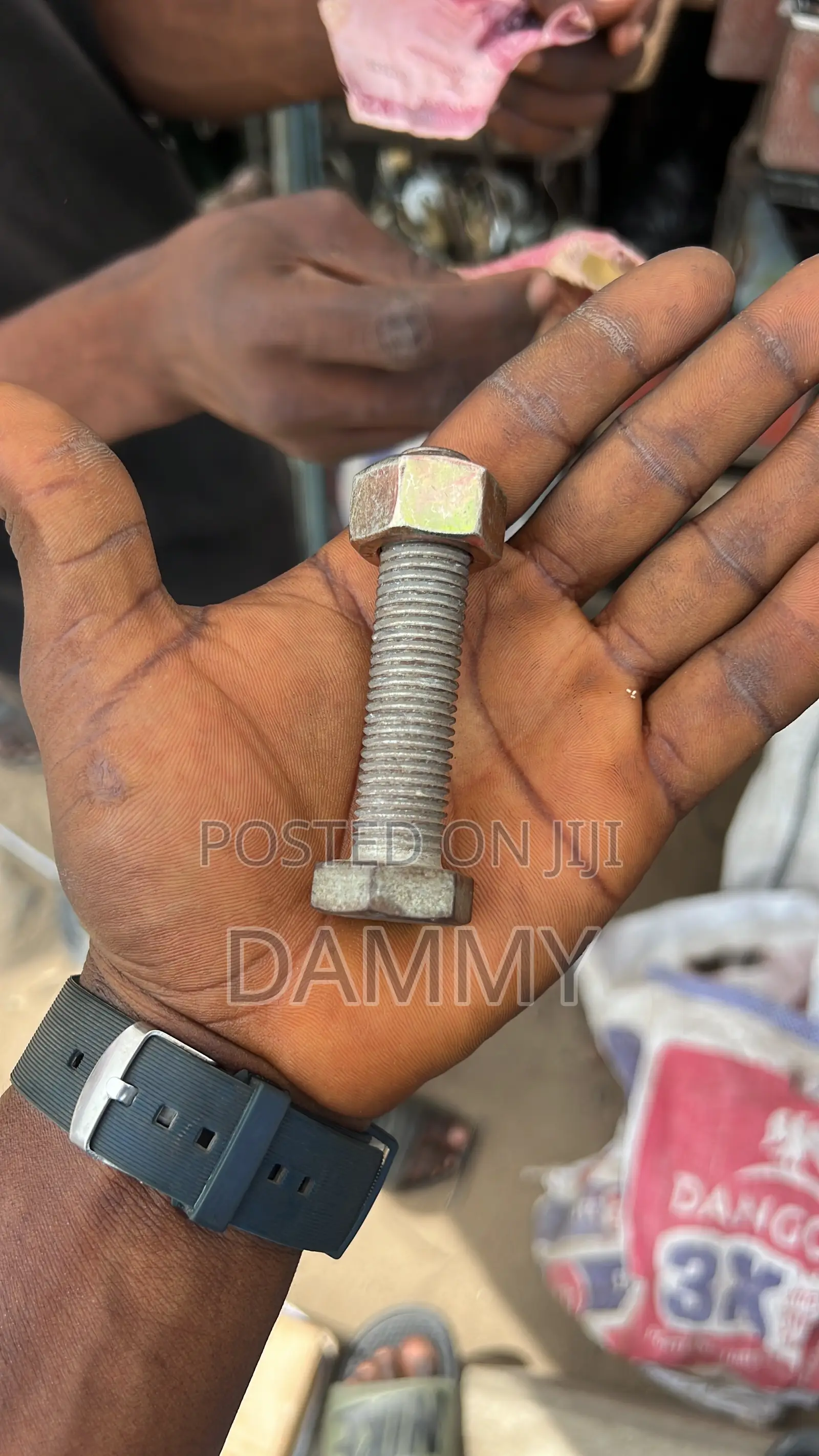 Heavy-Duty Hexagonal Head Bolt