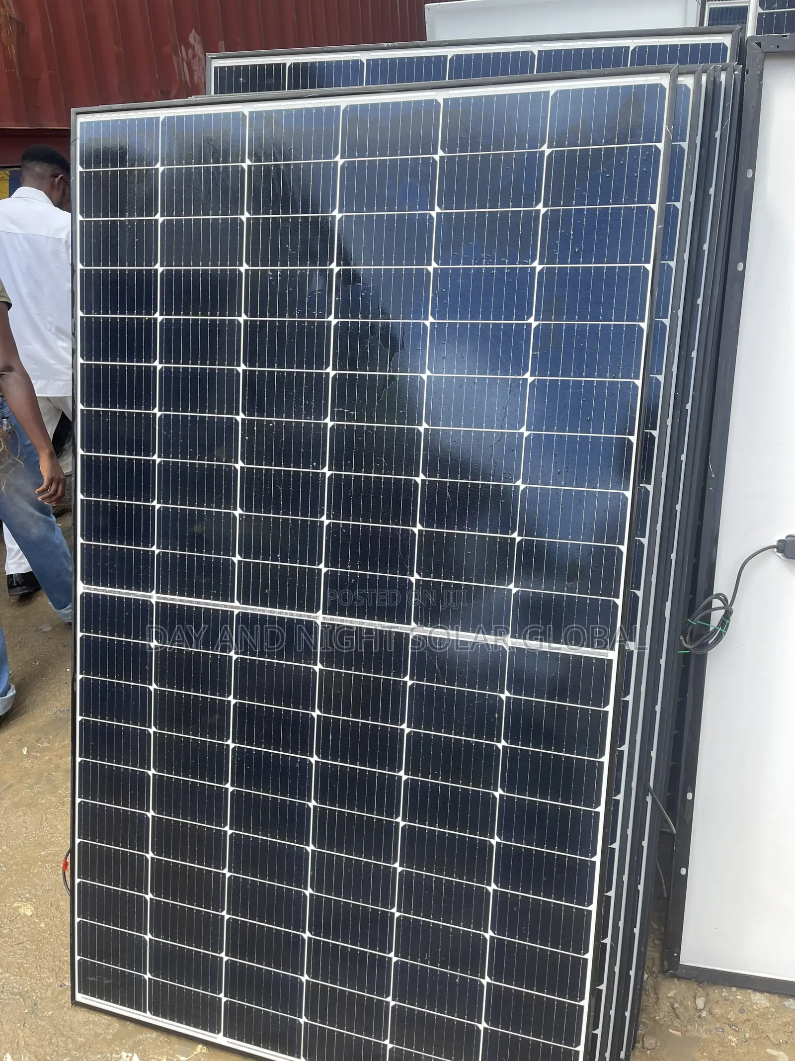 Original Australian Used 370watts Halfcut Longi