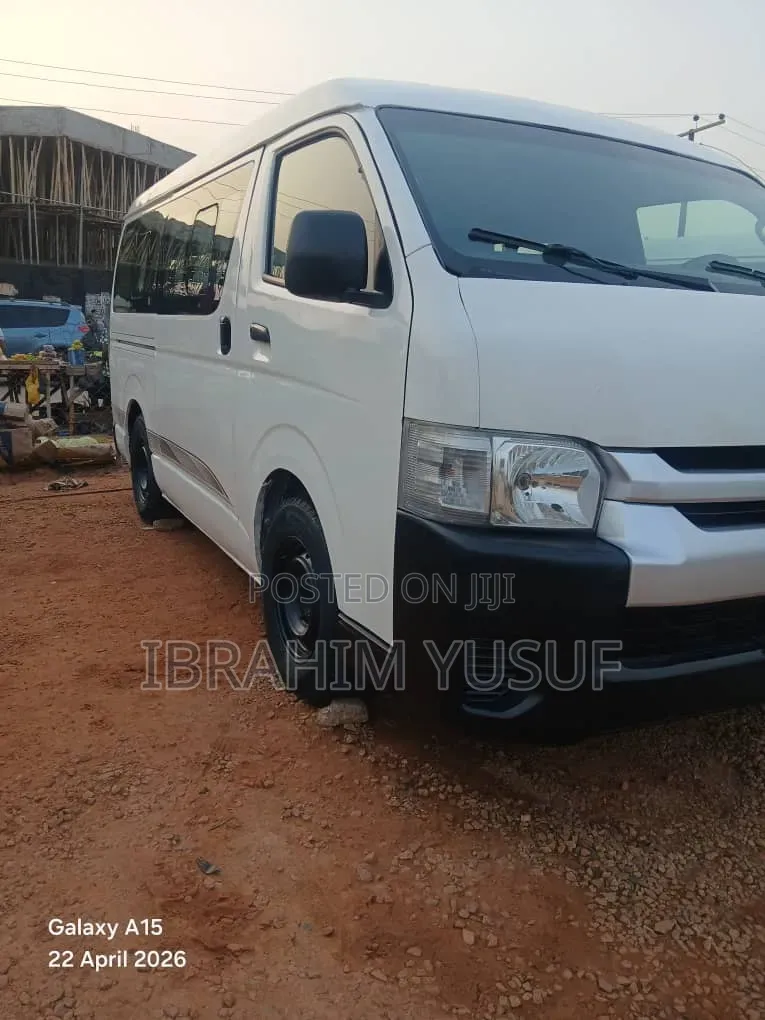 Toyota HiAce 2014 White