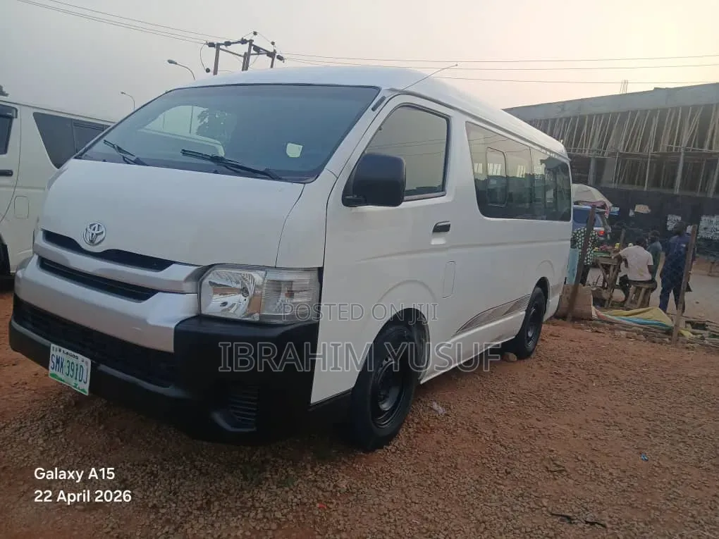 Toyota HiAce 2014 White