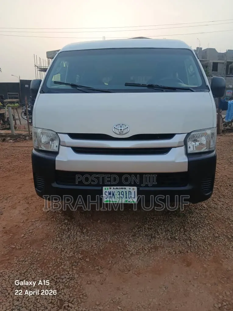 Toyota HiAce 2014 White