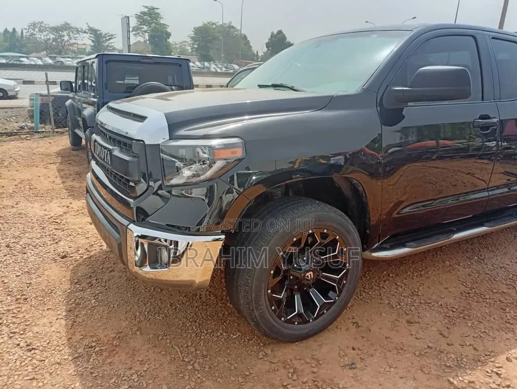 Toyota Tundra 2010 Black