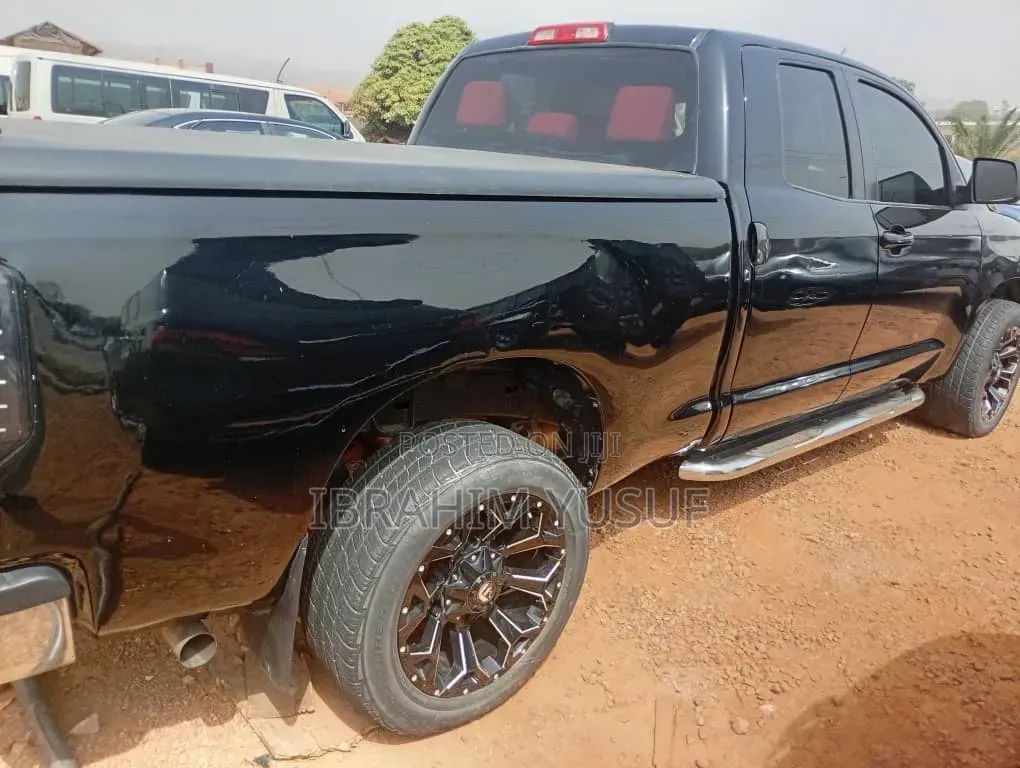 Toyota Tundra 2010 Black