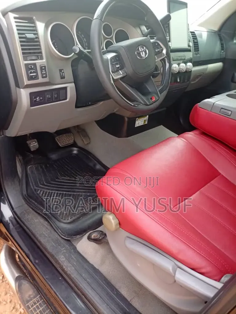 Toyota Tundra 2010 Black