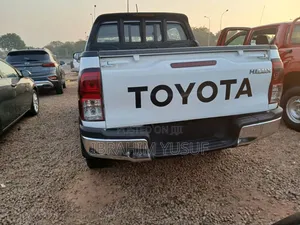 Toyota Hilux 2013 White