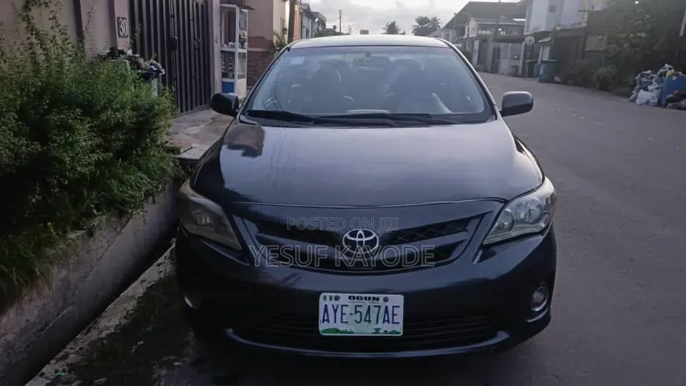 Toyota Corolla 2011 Gray