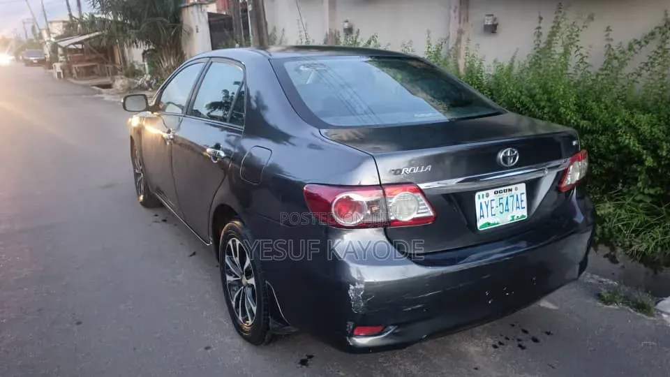 Toyota Corolla 2011 Gray