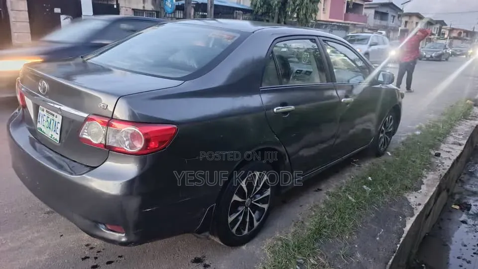 Toyota Corolla 2011 Gray