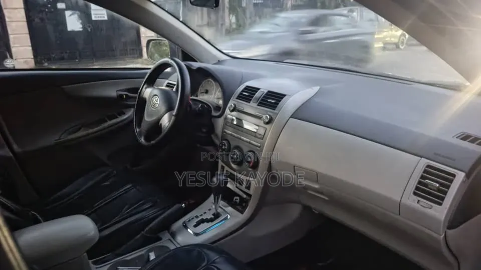 Toyota Corolla 2011 Gray
