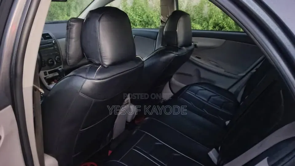 Toyota Corolla 2011 Gray