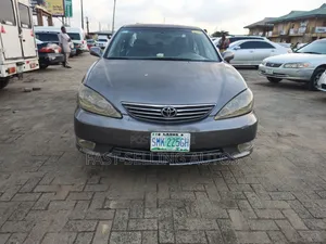 Toyota Camry 2005 Gray