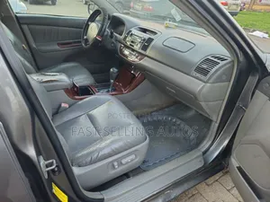 Toyota Camry 2005 Gray