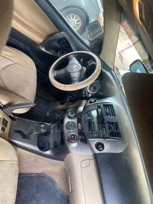 Toyota RAV4 2010 Gold