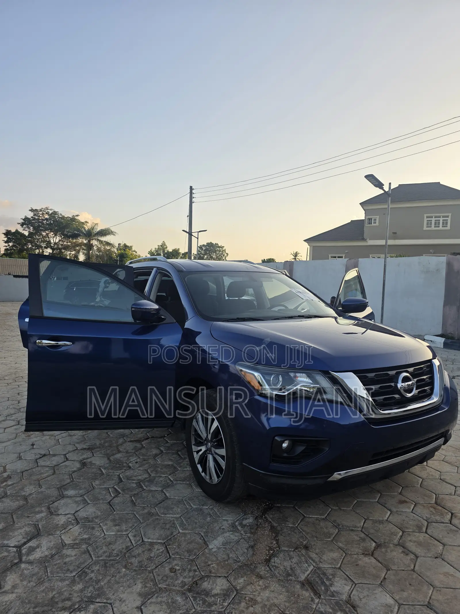 Nissan Pathfinder 2020 Blue