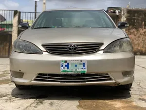 Toyota Camry 2005 Gold
