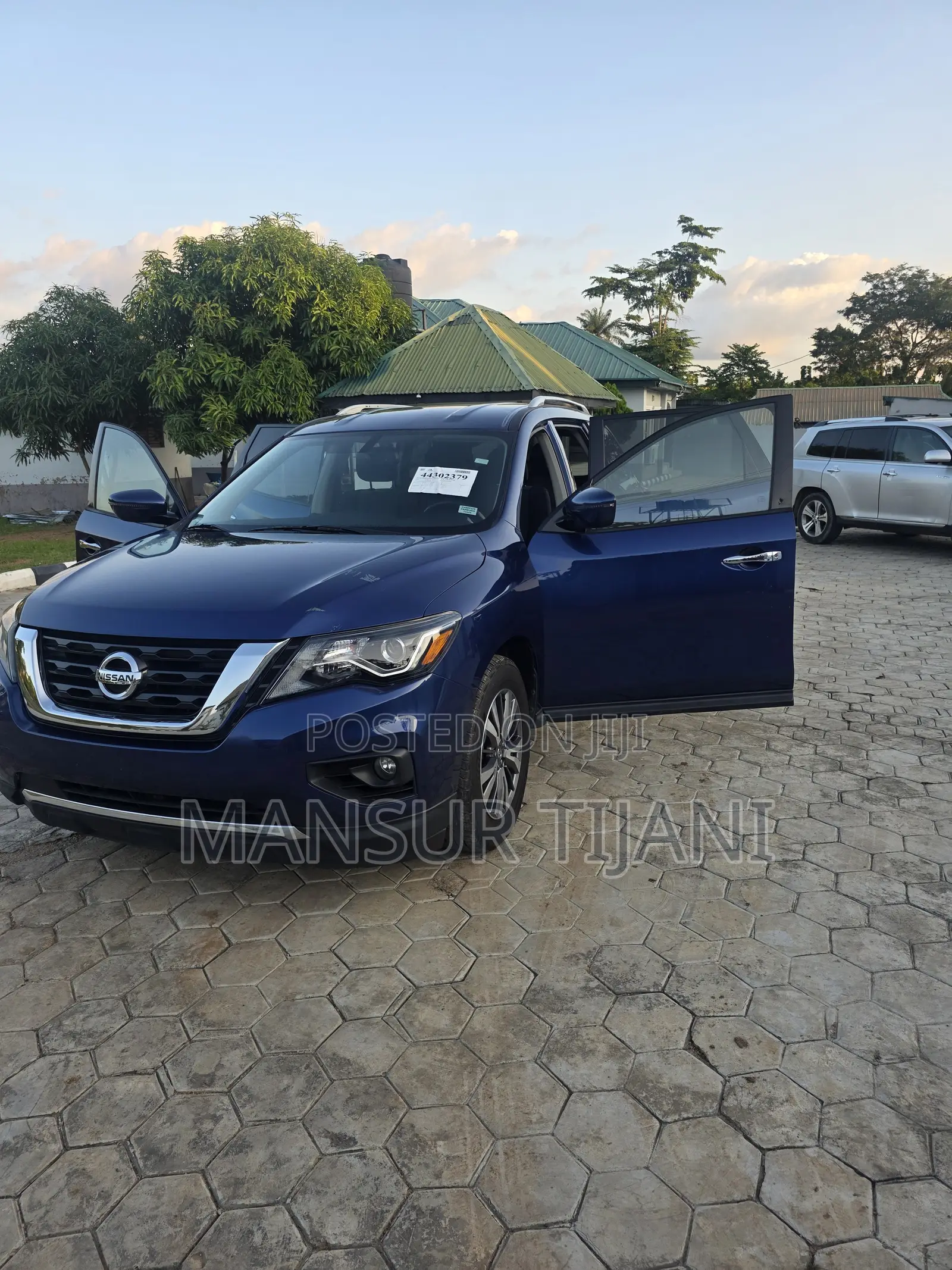 Nissan Pathfinder 2020 Blue