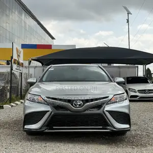 Toyota Camry LE FWD (2.5L 4cyl 8AM) 2018 Silver