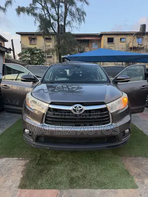 Toyota Highlander LE 4dr SUV AWD (3.5L 6cyl 6A) 2015 Silver