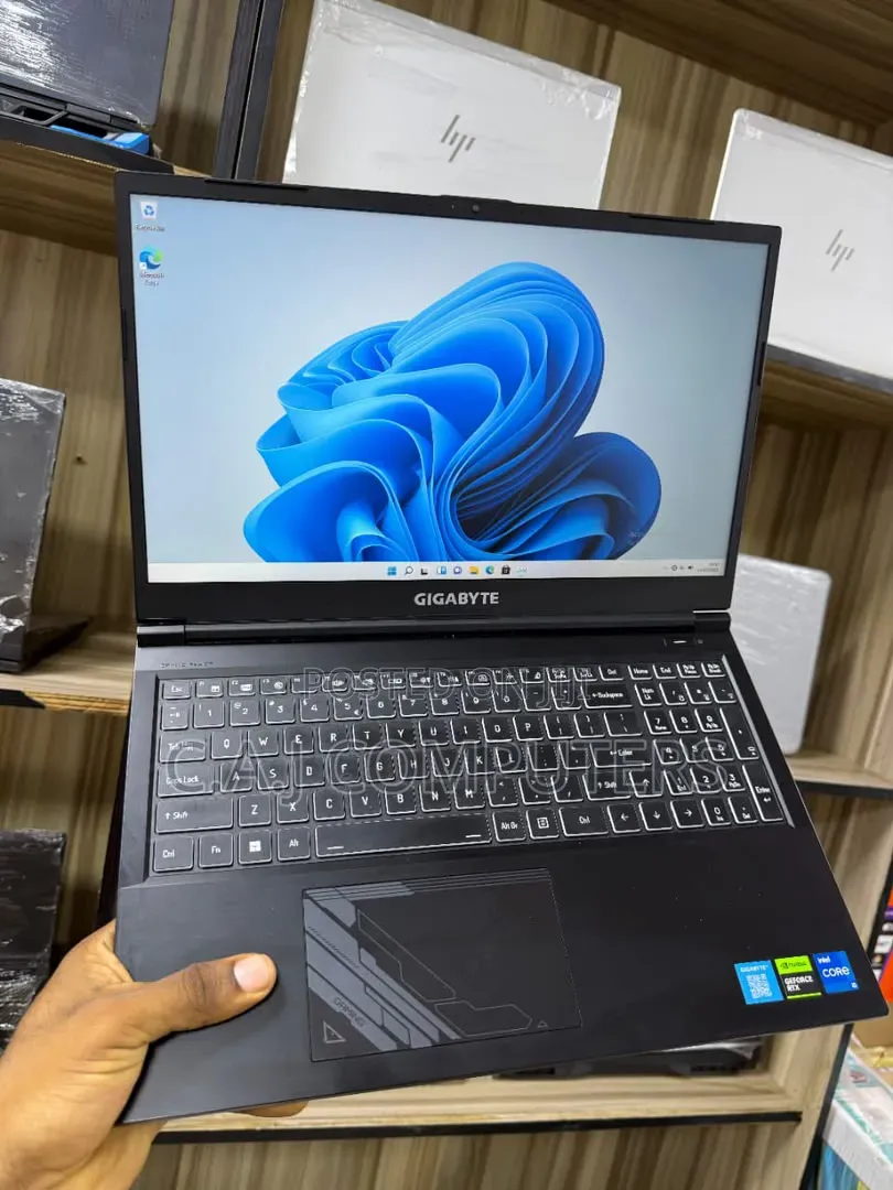 Laptop Gigabyte 16GB Intel Core i7 SSD 512GB