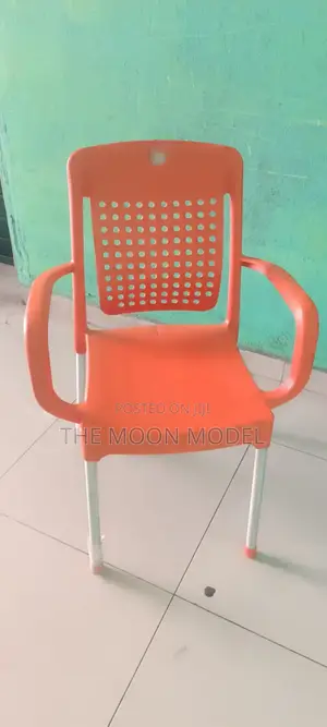 Plastic Chair and Restaurant Choice