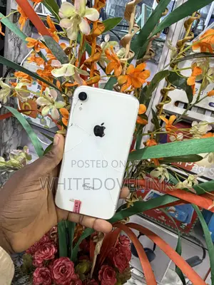 Apple iPhone XR 64 GB White