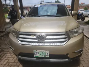 Toyota Highlander 2012 Gold