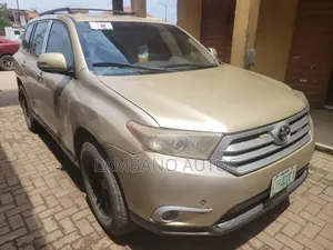 Toyota Highlander 2012 Gold