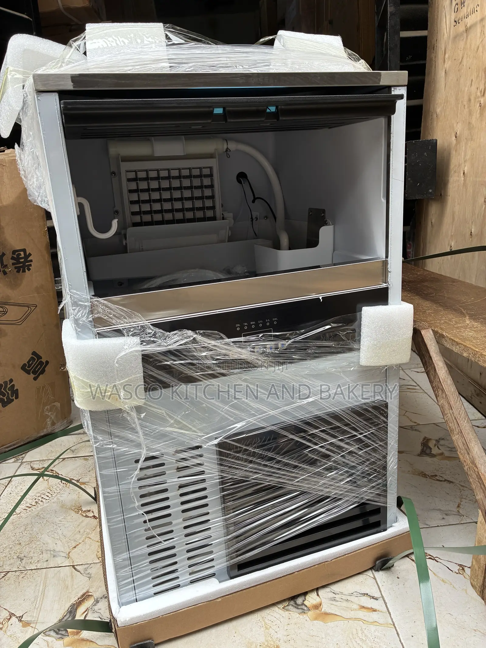 32 Cubes Ice Cube Machine