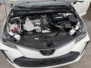 Toyota Corolla SE 2023 White