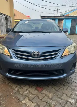 Toyota Corolla LE Special Edition 4dr Sedan (1.8L 4cyl 4A) 2013 Blue